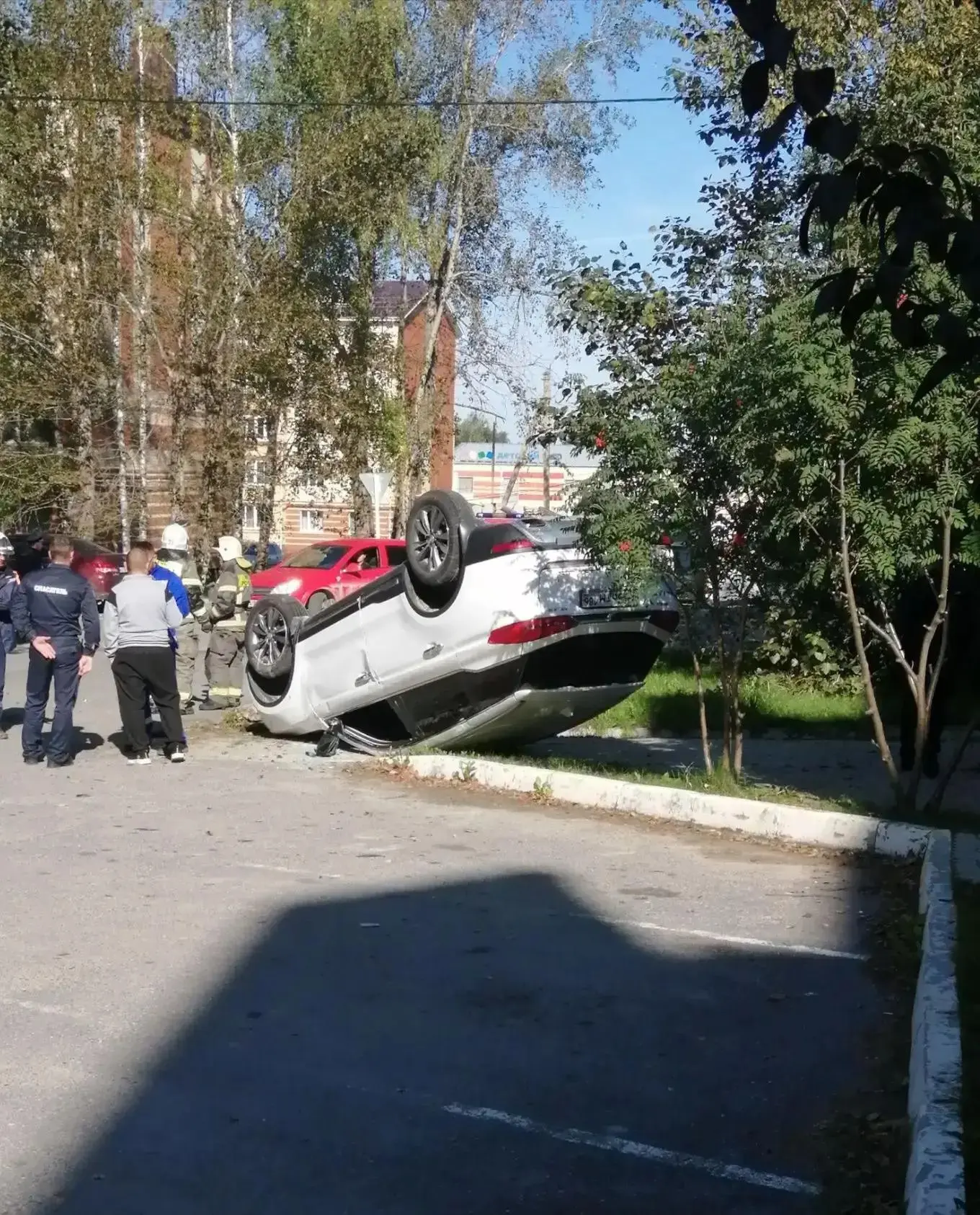🚨 В Урае после столкновения автомобиль перевернулся на крышу