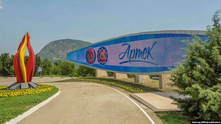 Детей в срочном порядке вывозят из крымского  "Артека" — Министерство просвещения объявило о начале 