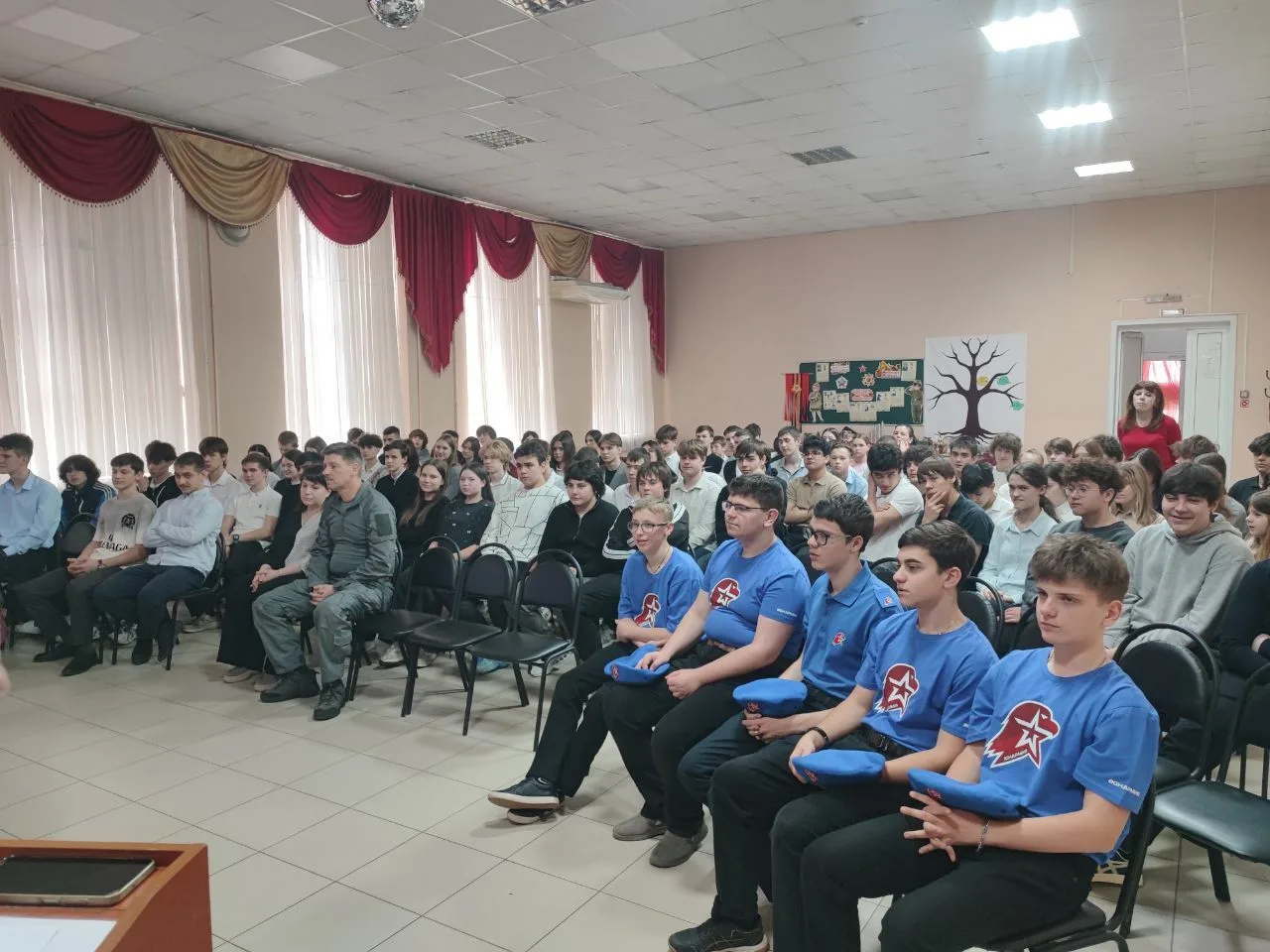 Классная встреча с настоящим героем!   18 февраля, в преддверии Дня защитника Отечества, в нашей шко