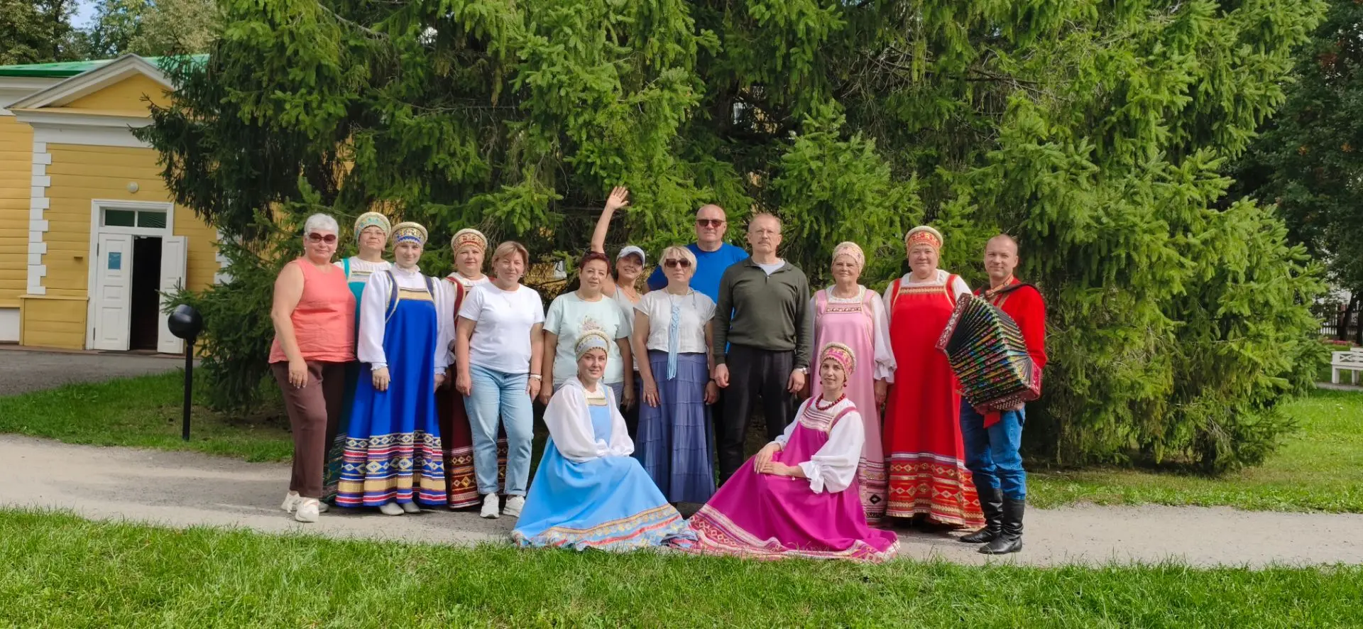 4 сентября Народный фольклорный ансамбль "Марьюшка" (руководитель Е. Н. Голубкова) пров...