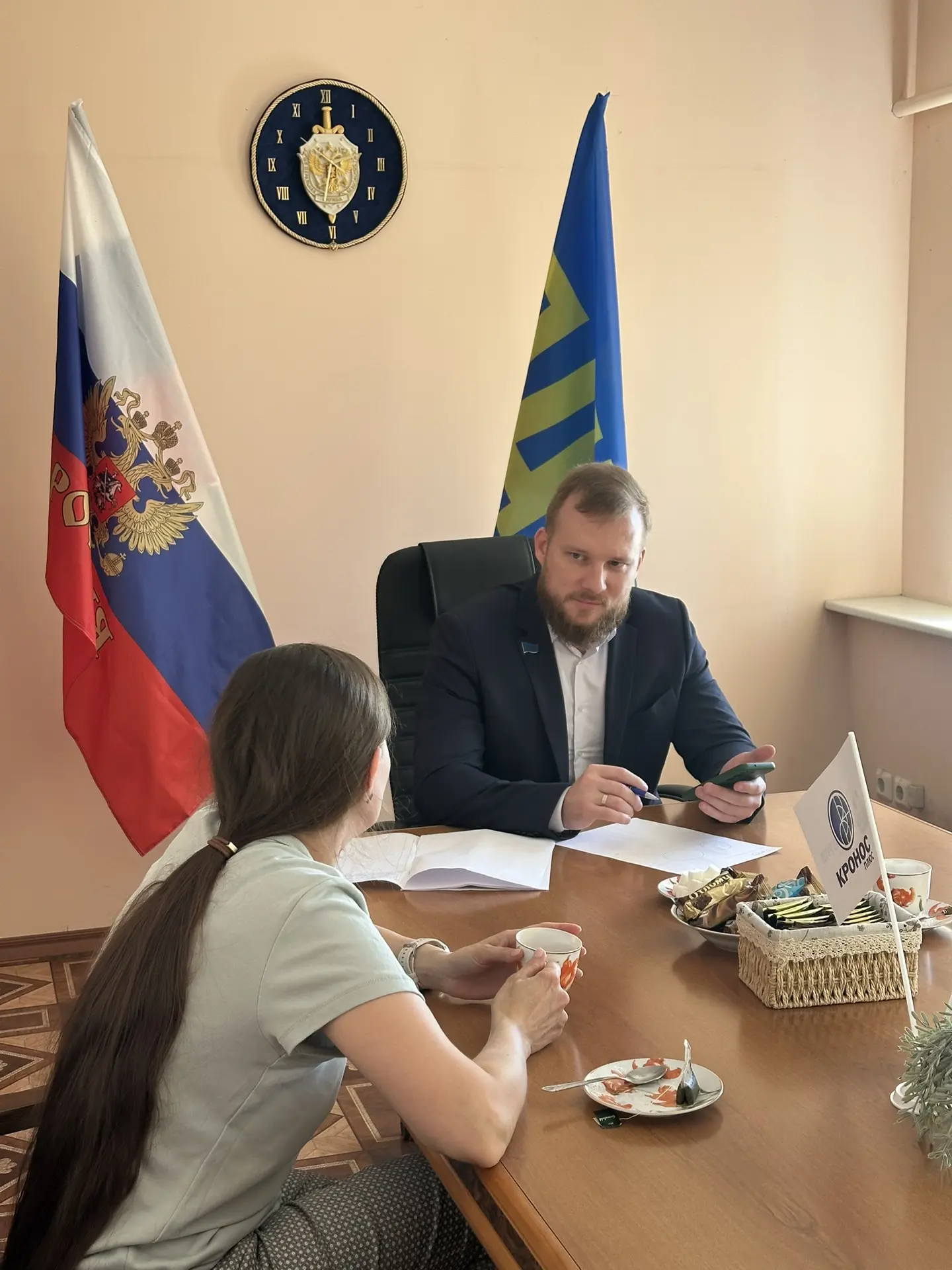 Ленинский район. Детская площадка.

Ко мне обратилась жительница Ленинского района. Во дворе дома по