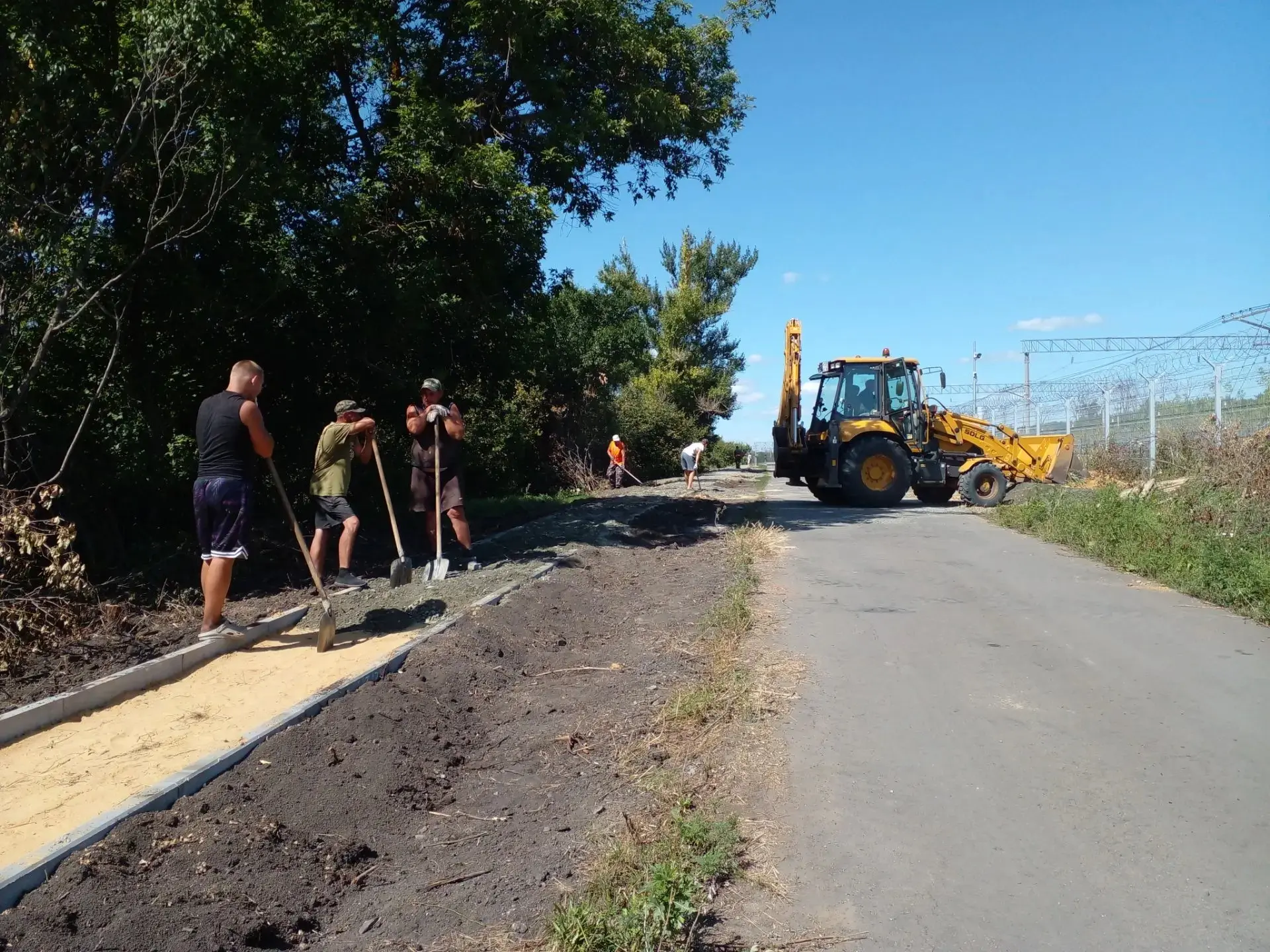 🚜 В п. Сагуны завершилось строительство тротуара