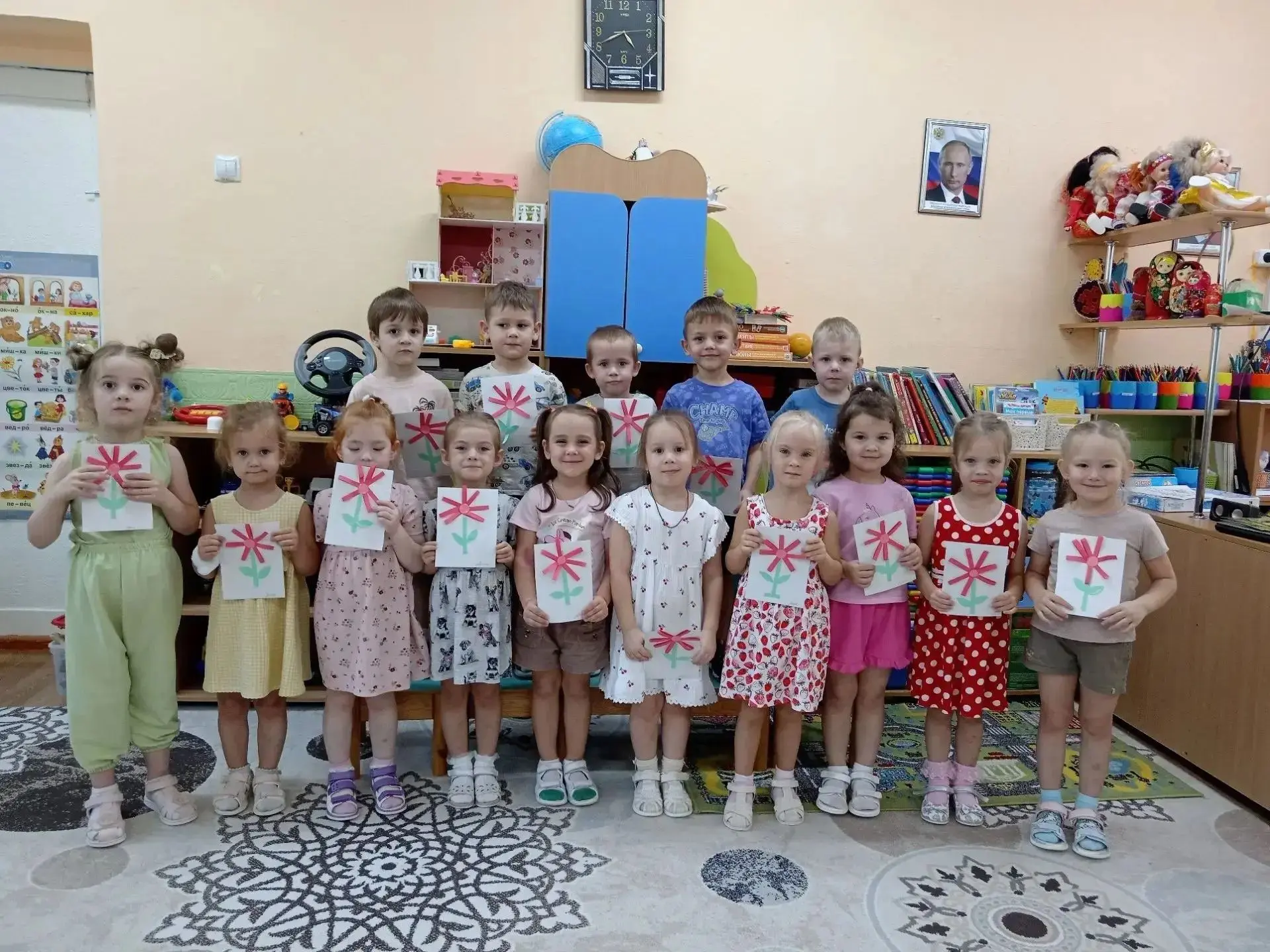 В канун Международного дня пожилых людей, дети группы «Сказка» во втором корпусе детско...