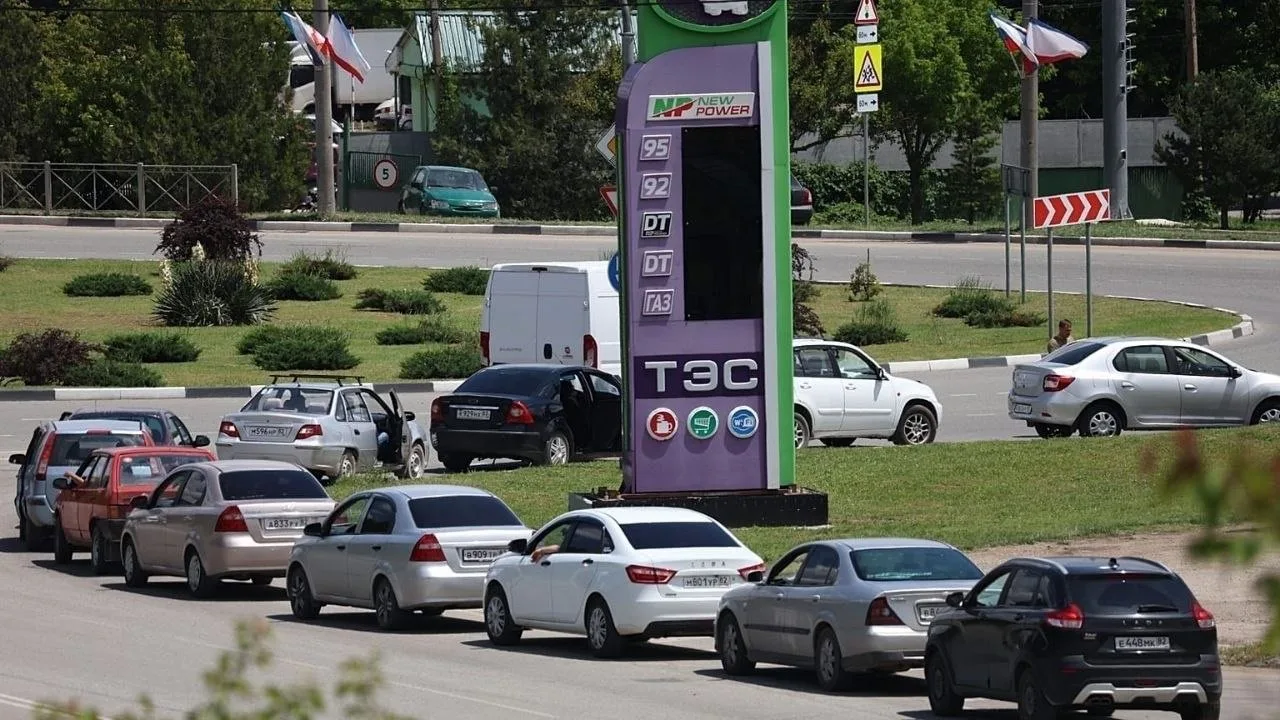 Крым ставит антирекорды по ценам на топливо. Согласно данным Росстата за август, Севаст...