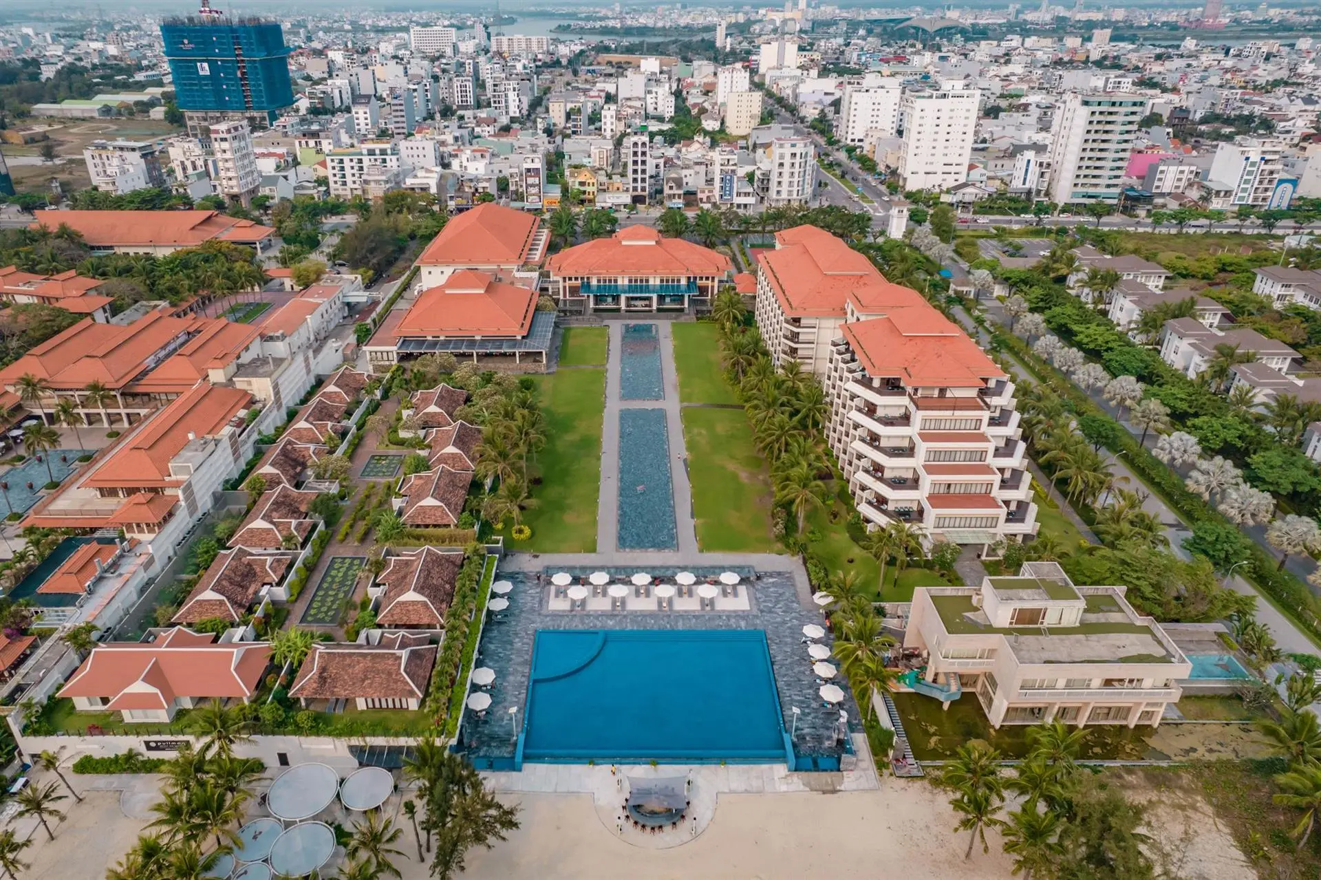Вьетнам🔥 Дананг 🔥Pullman Danang Beach Resort 5* на 1-ой береговой линии🏖️🏖️🏖️

✅Отель расположе