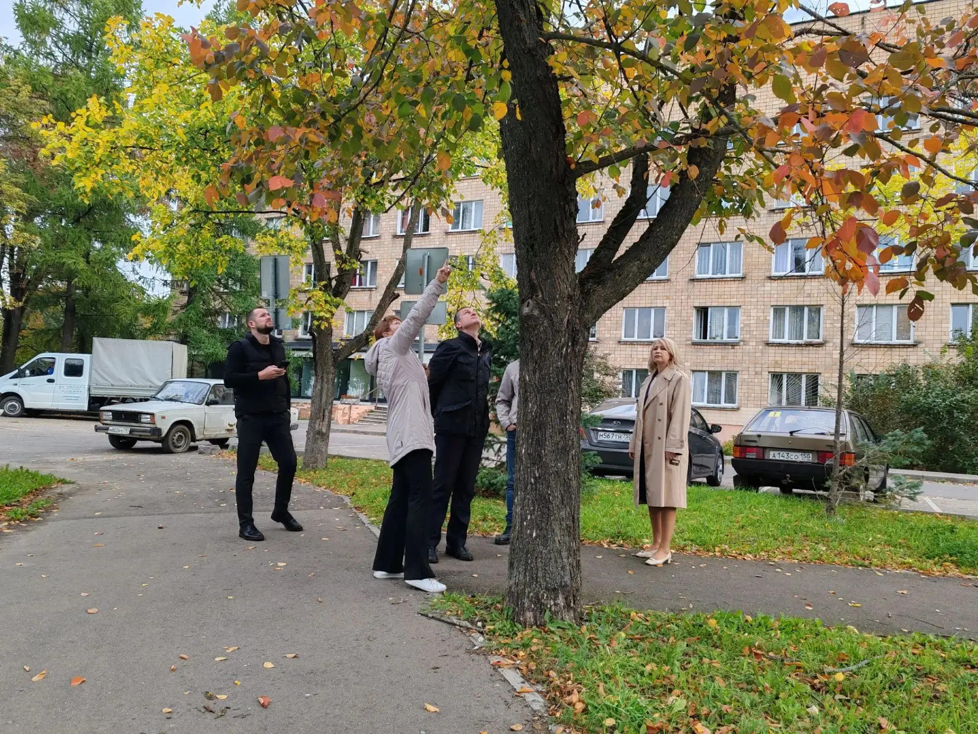 Заместитель главы Федотова Светлана провела обход по адресу: проезд Строителей, д. 1.