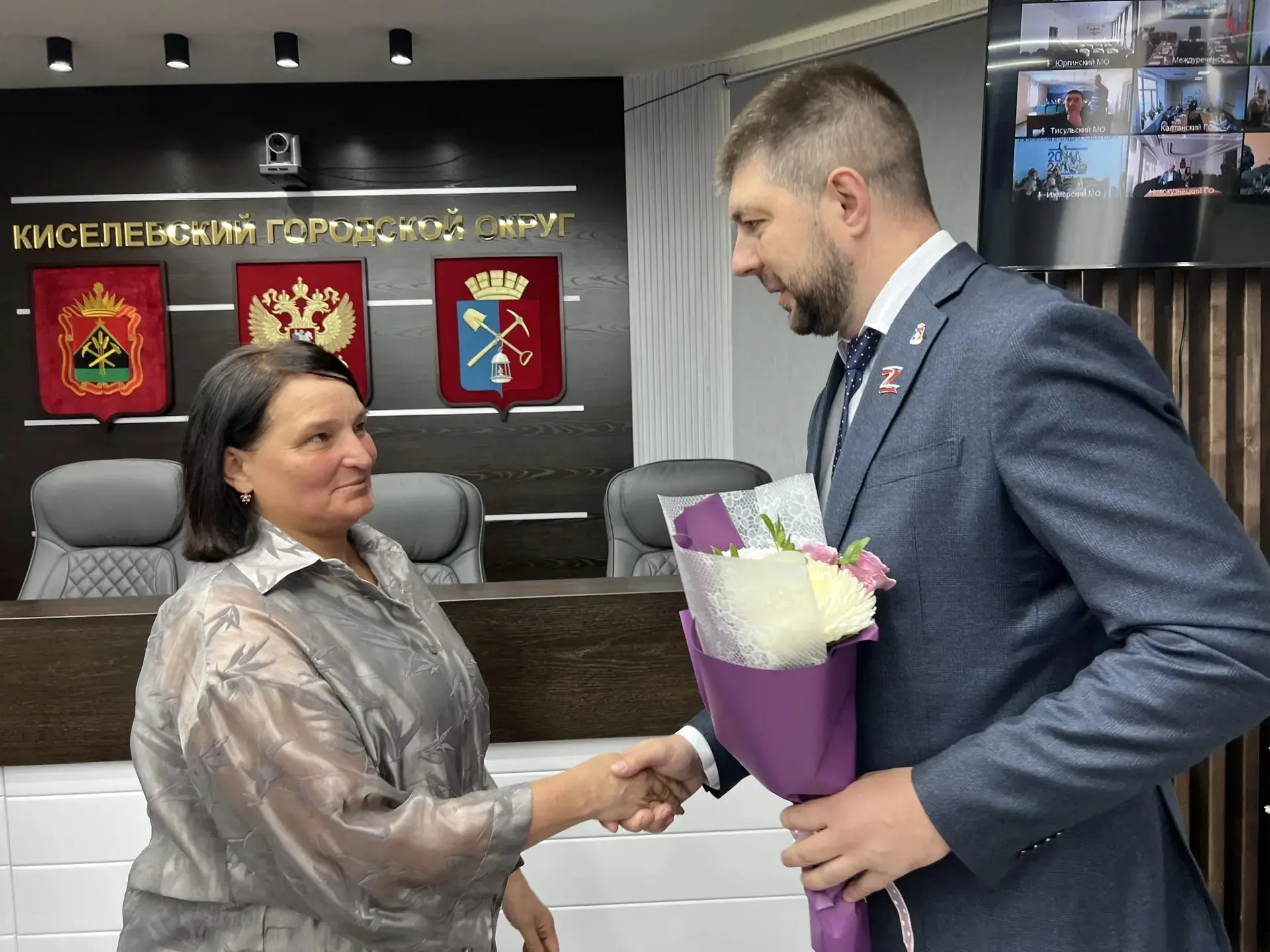Киселевские спортсмены - лучшие!  Сегодня вручил пловцу- подводнику Давиду Акентьеву удостоверения, 
