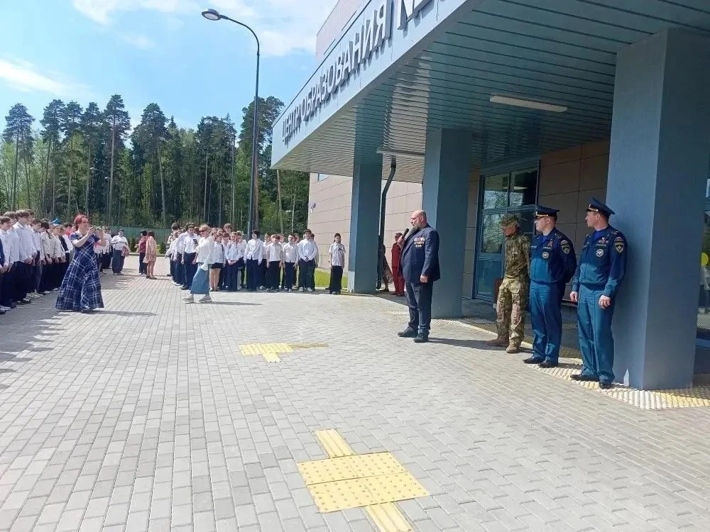 В ЦО №5 прошёл смотр строя и песни  В Центре образования №5 состоялся традиционный смотр строя и пес