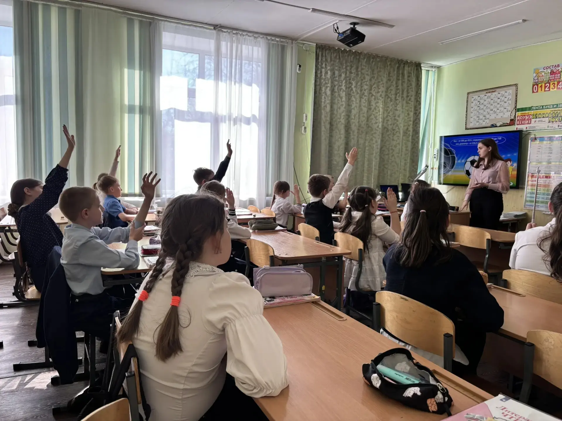 В рамках Всероссийского фестиваля "Футбол в школе" для учащихся 2-4 классов МБОУ СОШ 15 была проведе