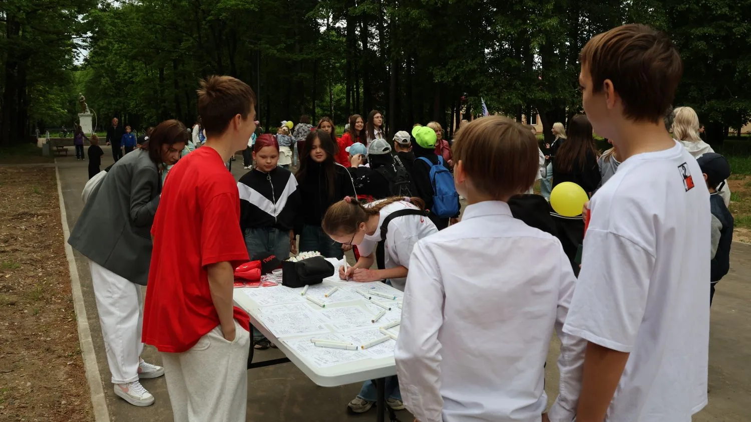 🎉 В городском парке прошло праздничное мероприятие, посвящённое Международному дню защ...
