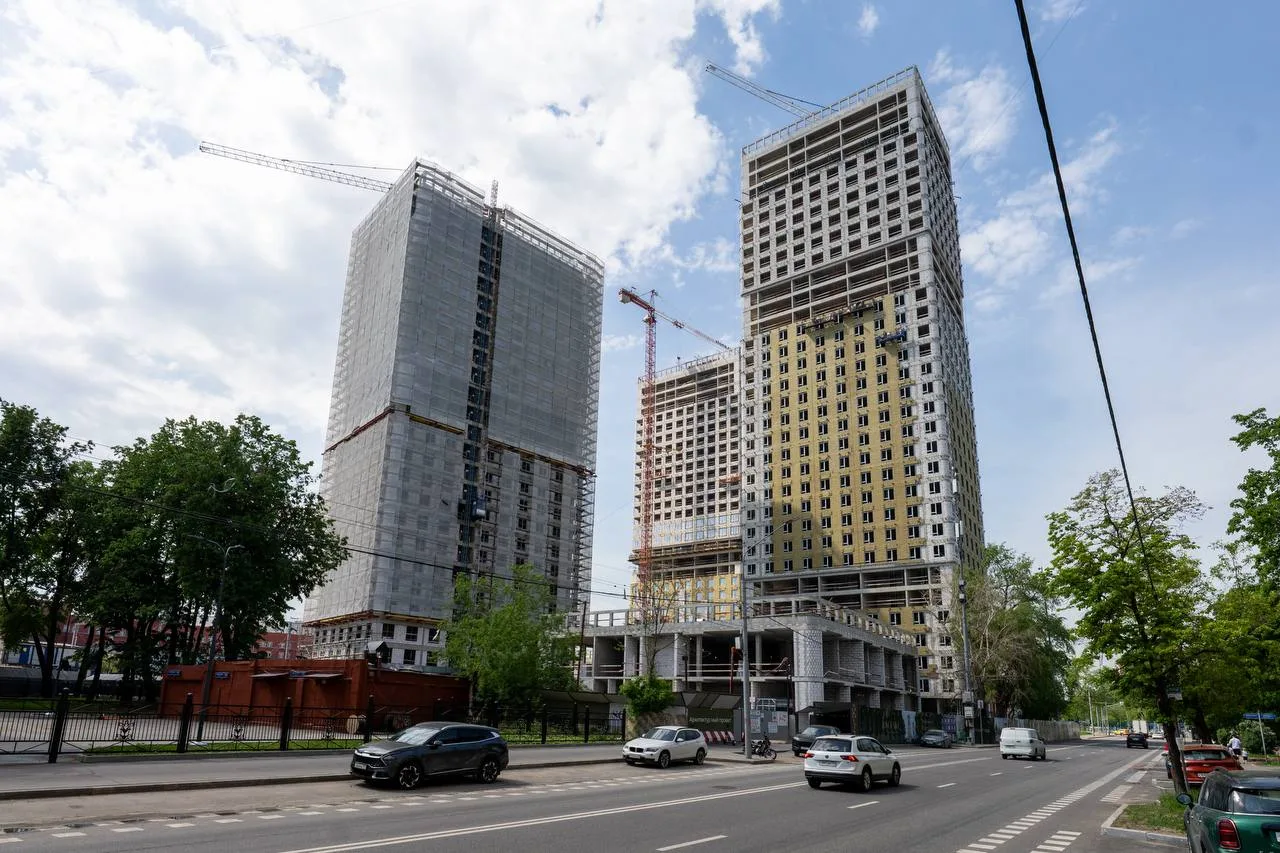 Воскресная московская стройка: ЖК СТОУН Сокольники от девелопера STONE

На строительной площадке ком
