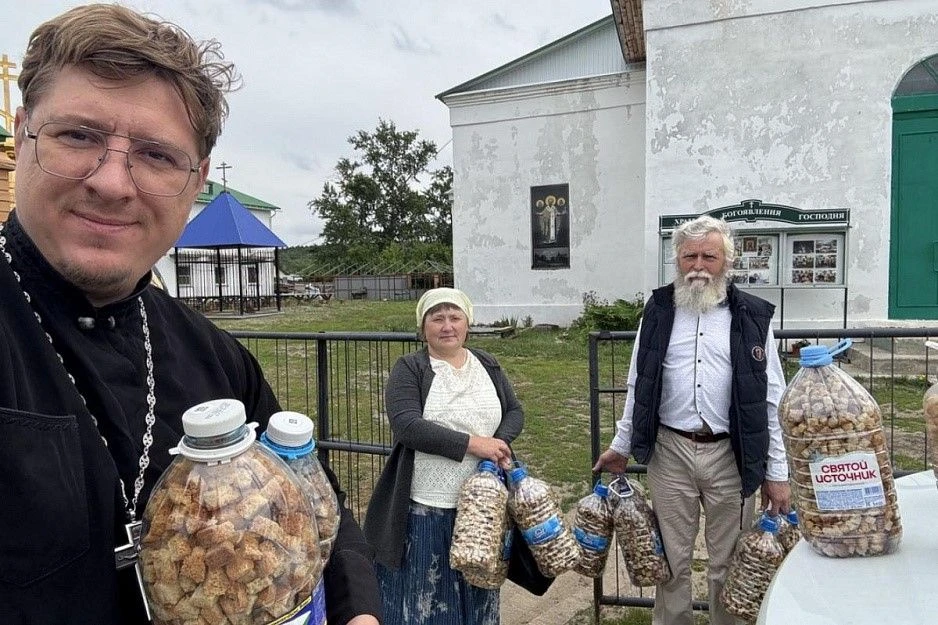 Прихожане храма села Утятское передали для военнослужащих группировки «Центр» 200 порций тушенки с к