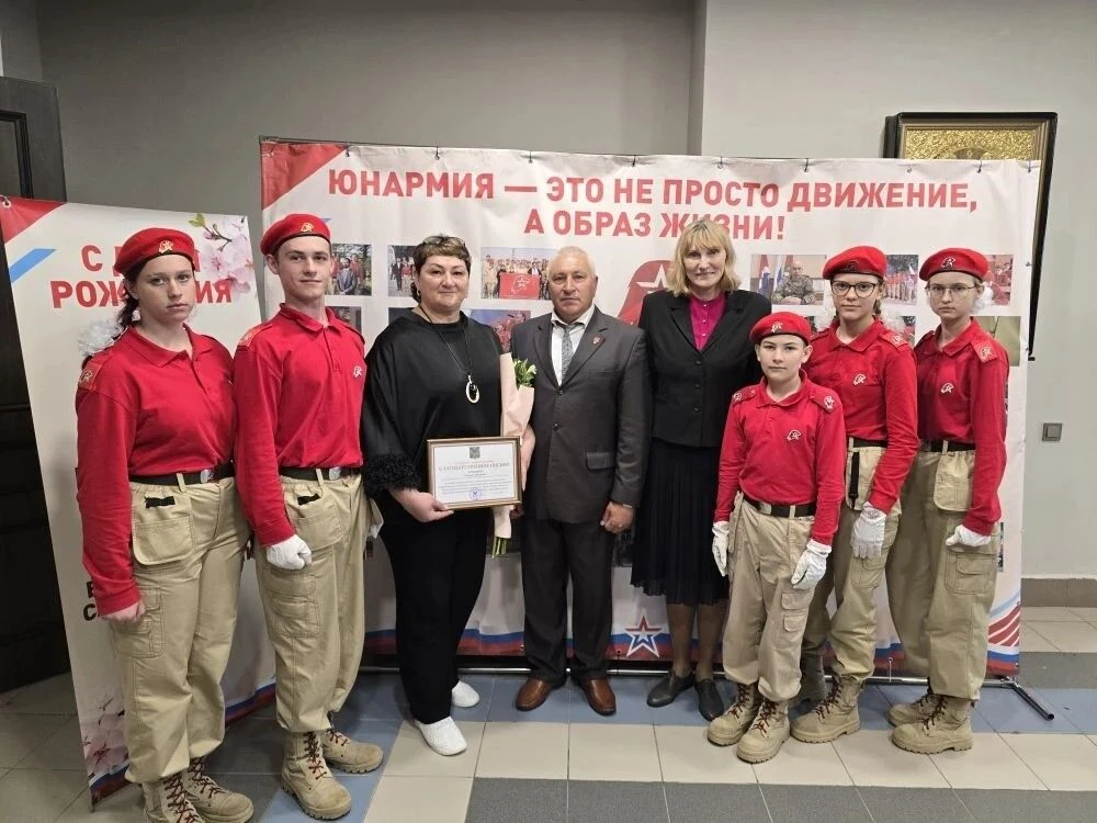 Юнармейцы Приморского края отметили 10-летие движения: гордость за наших героев!
                   