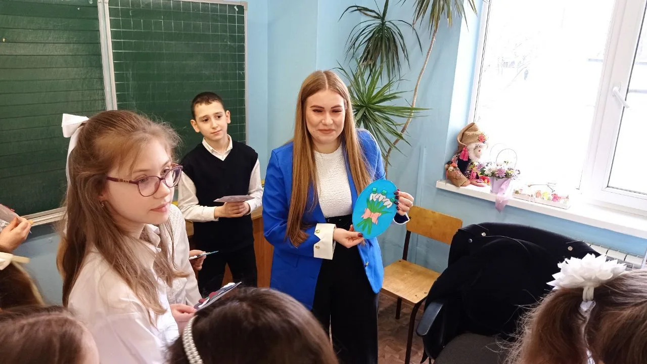 А  мы продолжаем делиться тем, как прошло празднование Международного женского для в нашей школе!  У