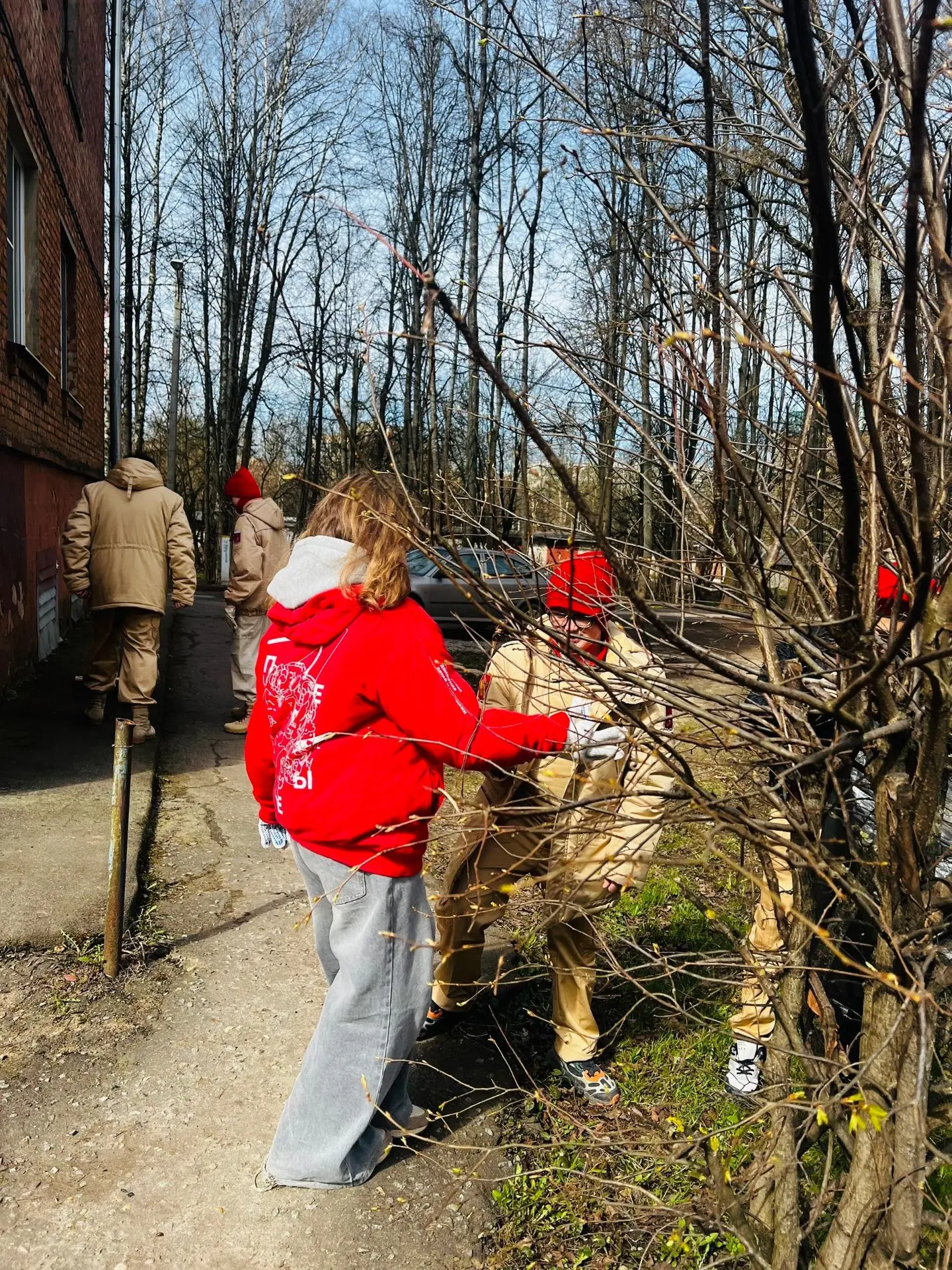 Сегодня у памятной доски Александра Фёдоровича Логинова — почётного гражданина, педагога и поэта — с