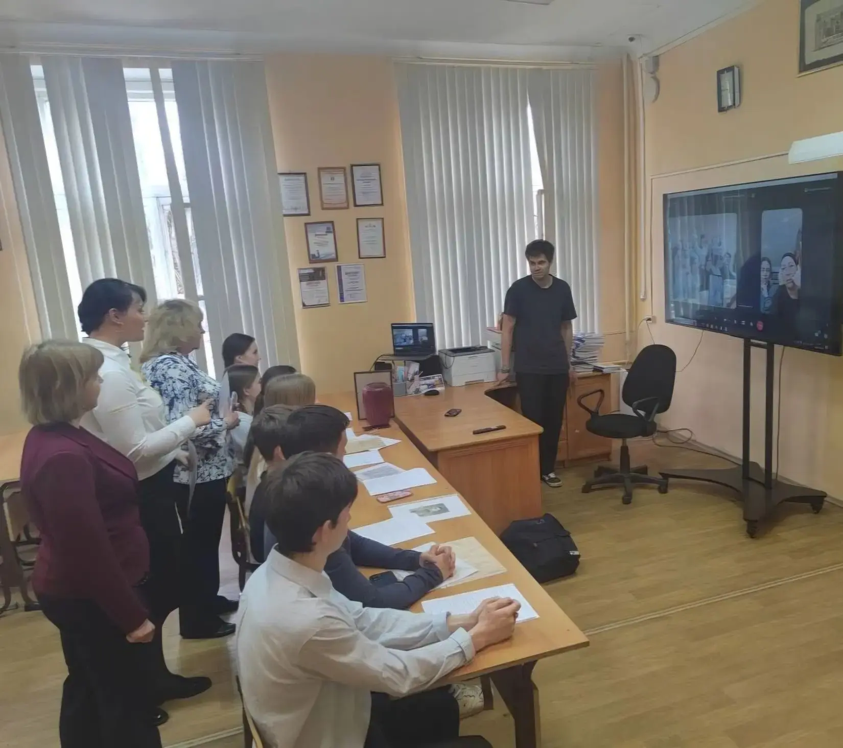 Сегодня произошло важное и трогательное событие. Телемост соединил поисковый отряд «Бюро находок» с 