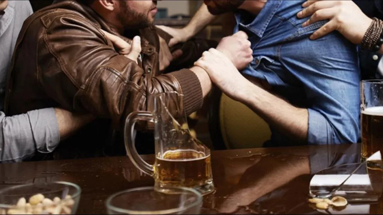 В Кургане 22-летний парень избил мужчину, заступившегося за девушку. Тот умер через нес...