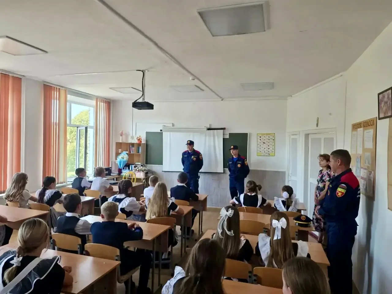 🛡️В День солидарности в борьбе с терроризмом сотрудники краевой противопожарной службы...