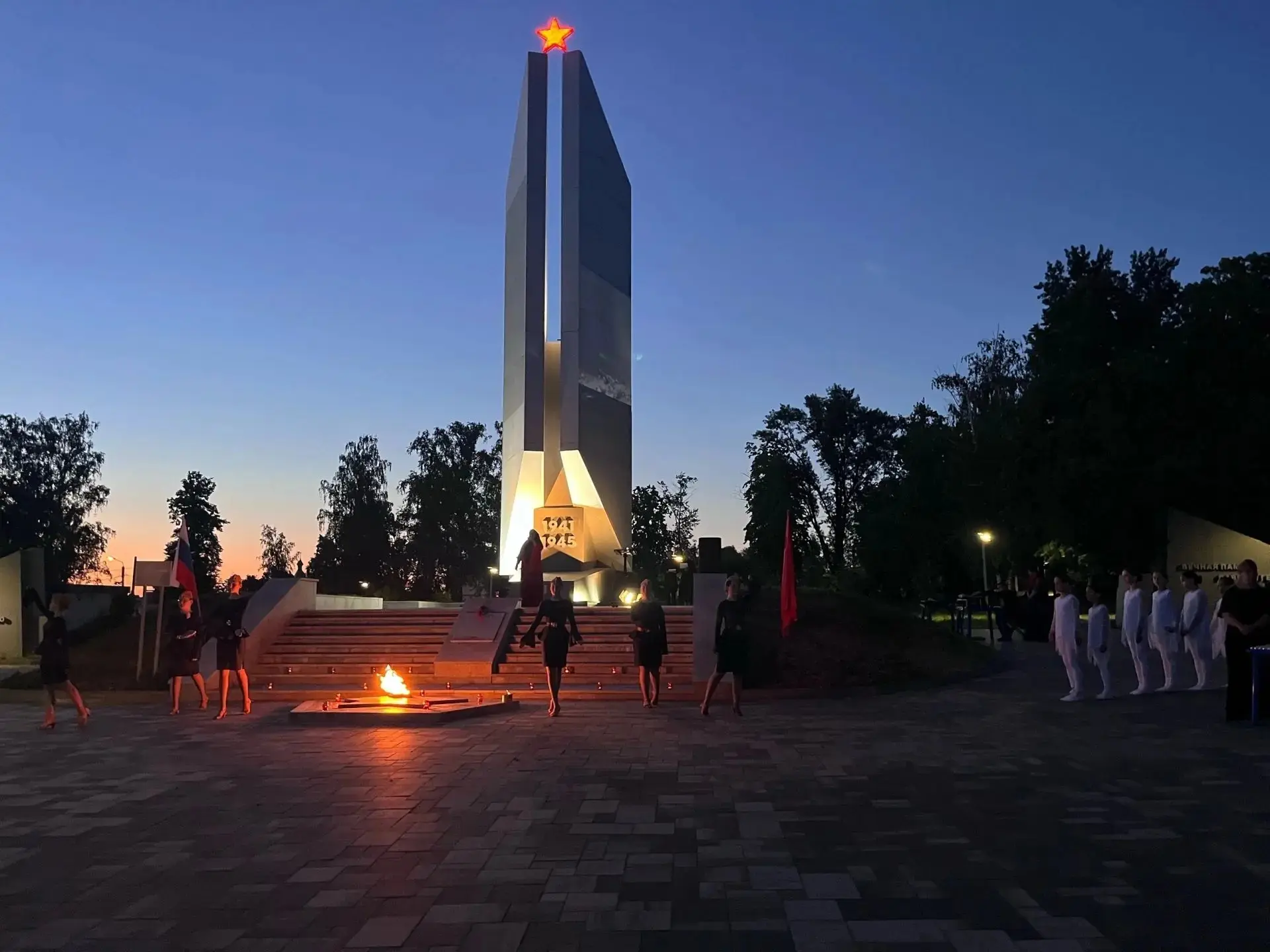 🕯Никто не забыт, ничто не забыто...

21 июня преподаватели  и студенты ГОБ ПОУ "Задонский политехни
