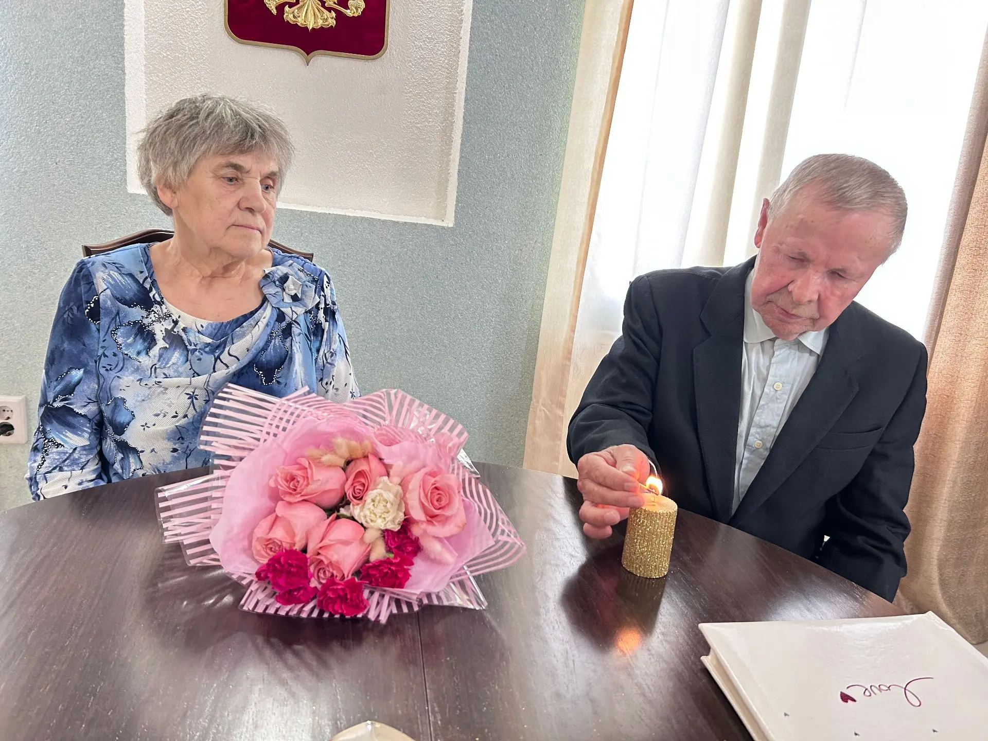 Сегодня мы чествуем наших «золотых» юбиляров — Пономарёвых Лидию Павловну и Николая Ивановича!
 
Поз
