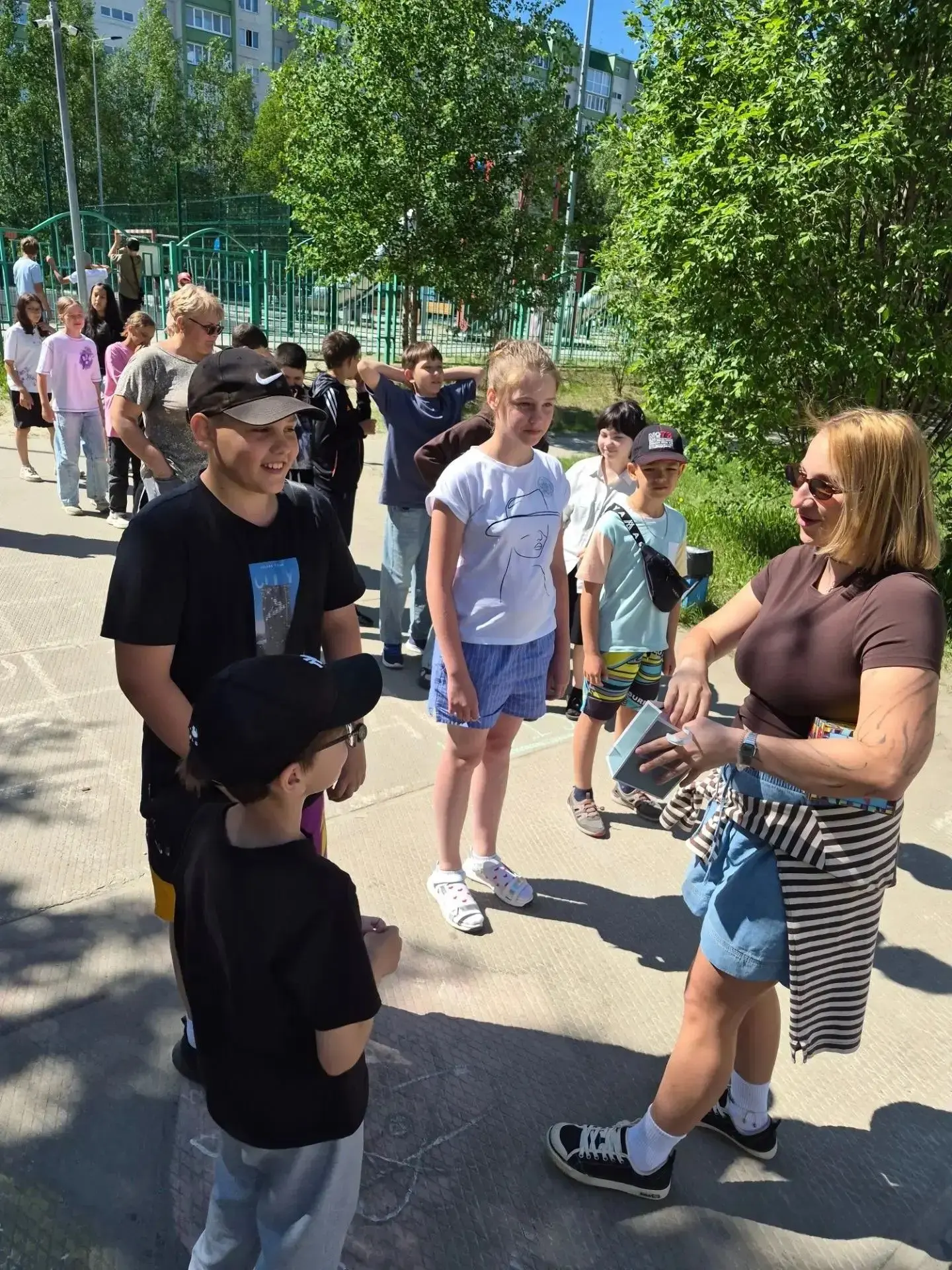 Педагоги Центра детского творчества, в рамках летней площадки «Лето с пользой» посетили ребят из при