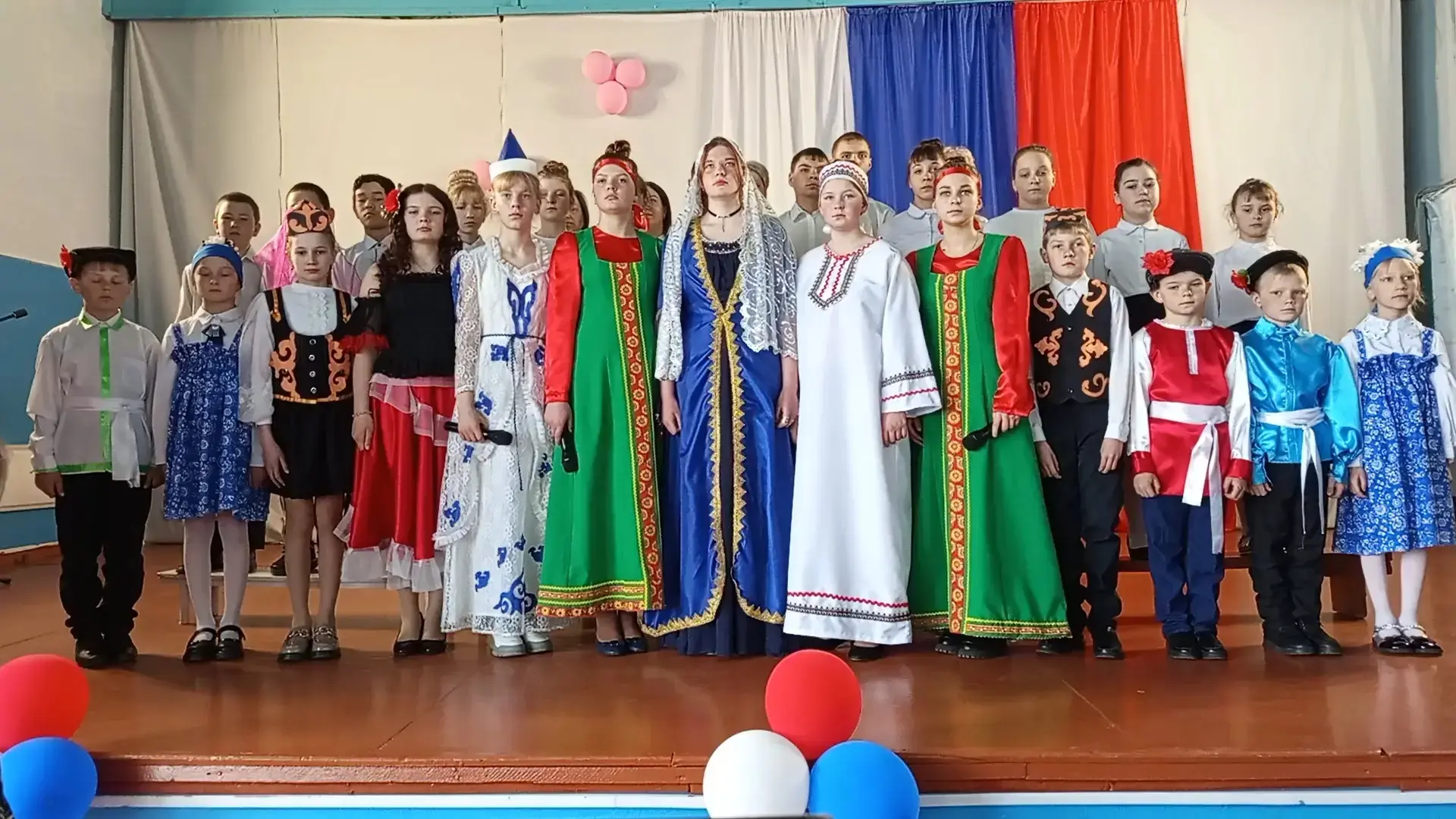 Наша школа участвовала в фестивале детского творчества "С любовью к Родине: единство и ...