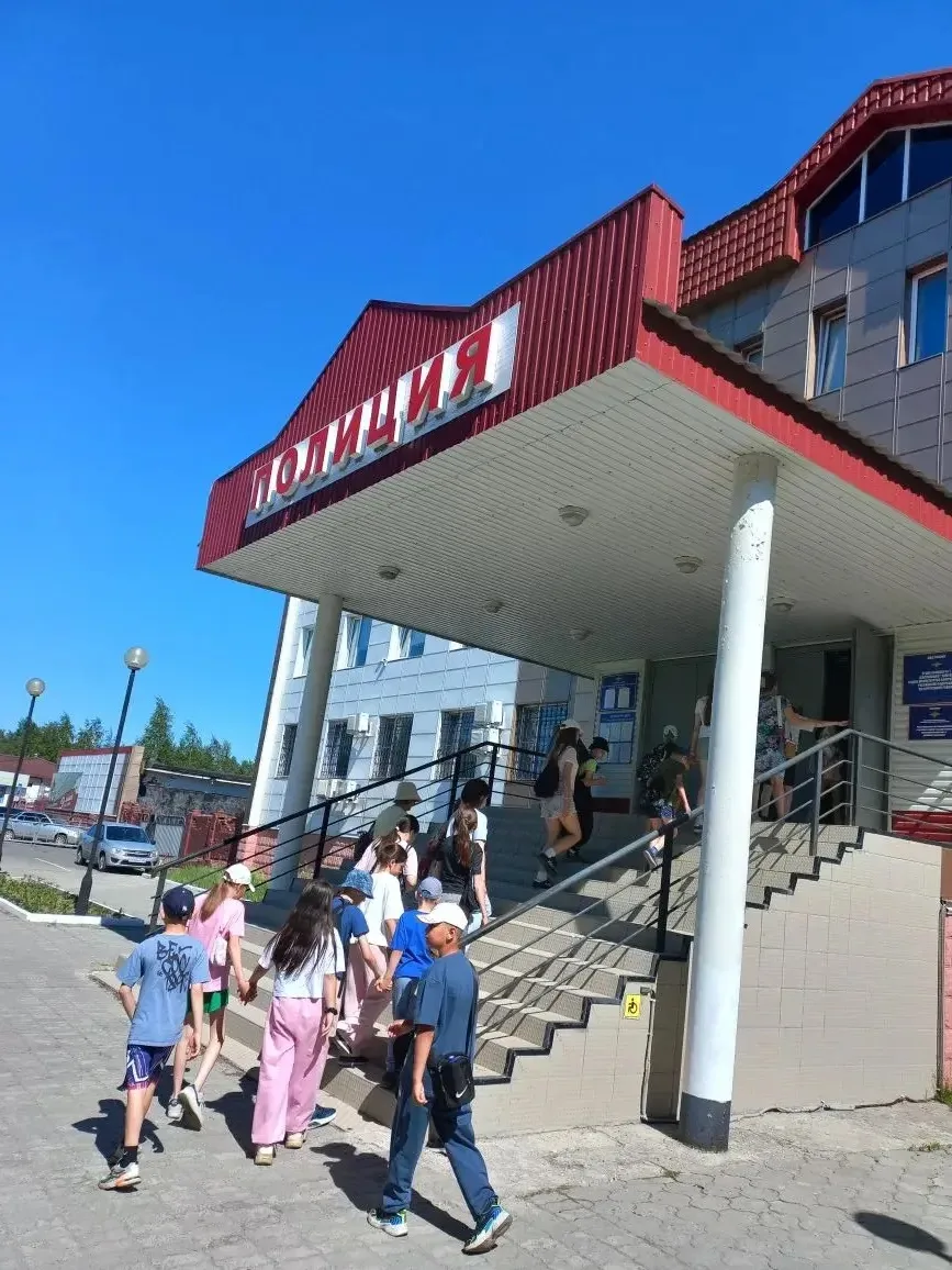 «Закон знаю — права соблюдаю!» ⚖️

Под таким девизом начался день в секторе дневного пребывания г. Л