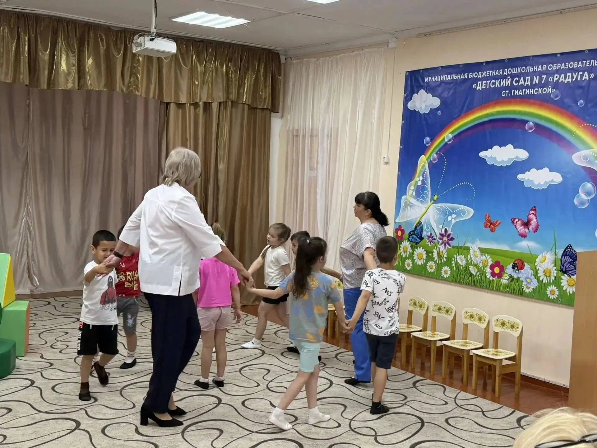 29 июня в МБДОУ № 7 «Радуга» Гиагинского района состоялся республиканский  круглый стол...