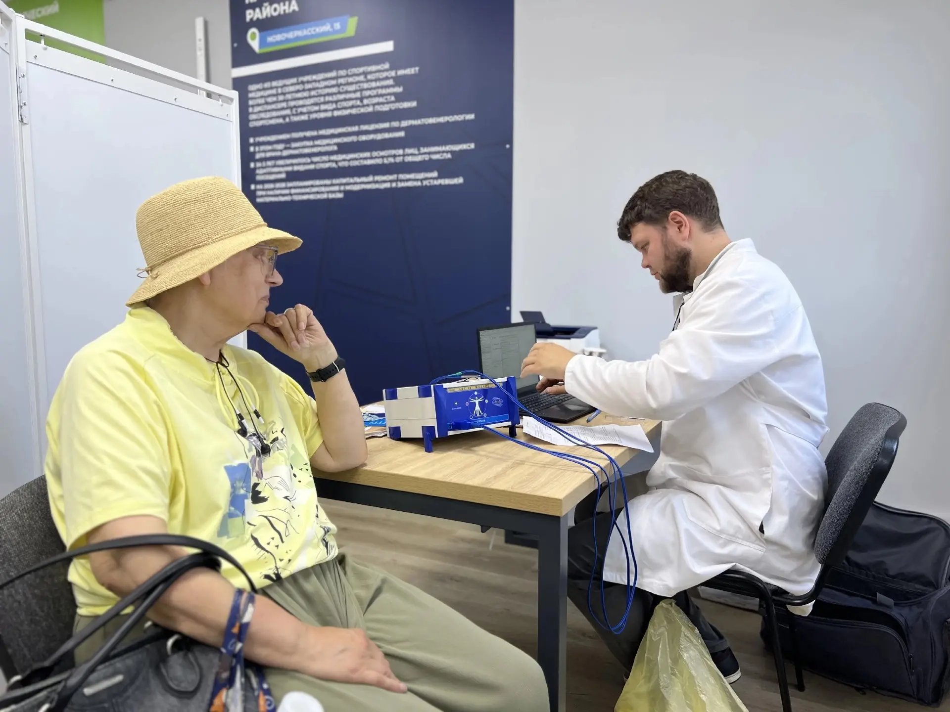 💪 В первый день работы выставки достижений Красногвардейского района обследование от Центра здоровь