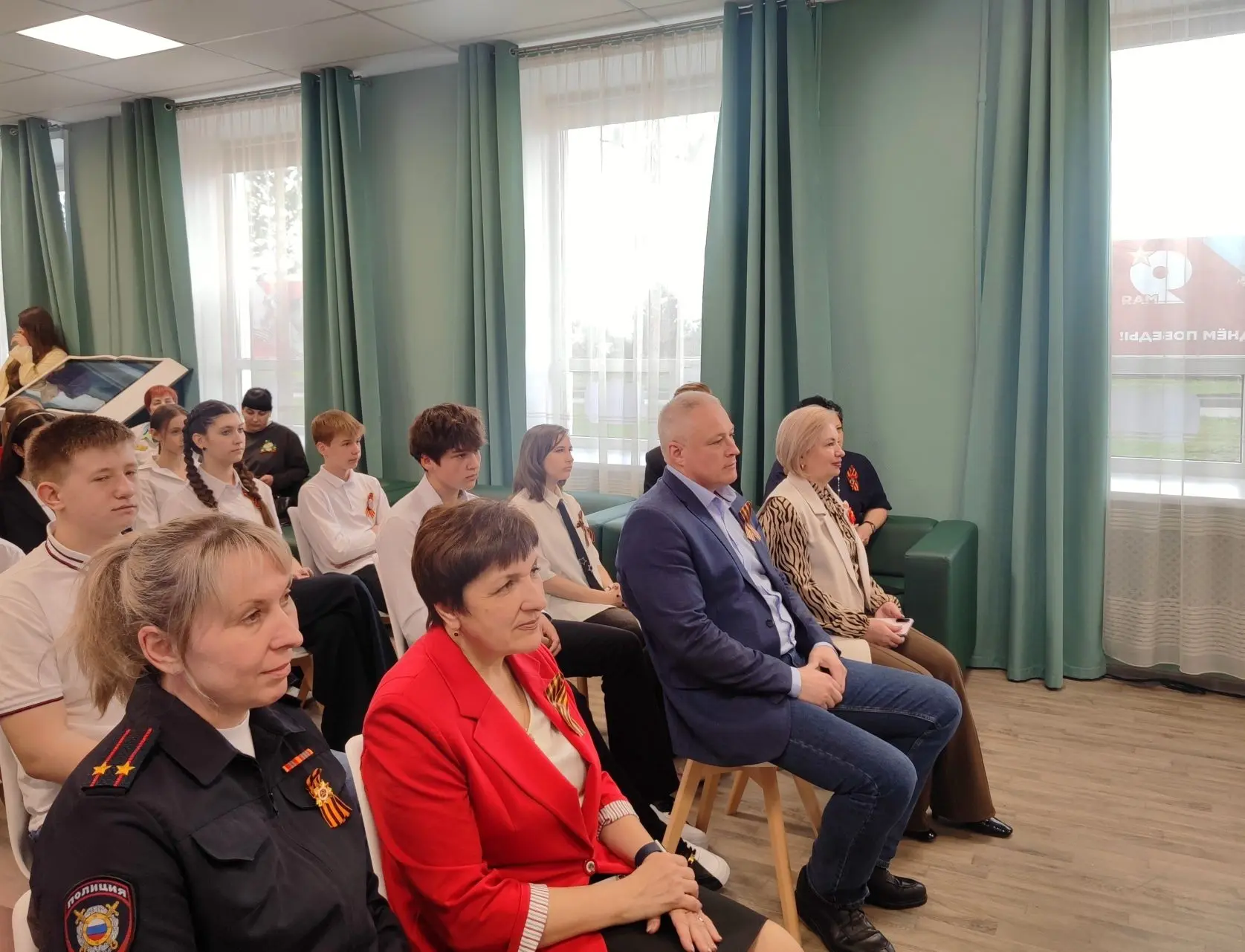 Сегодня в городской библиотеке Глава округа вручил паспорта юным жителям города ⠀  Документ в торжес