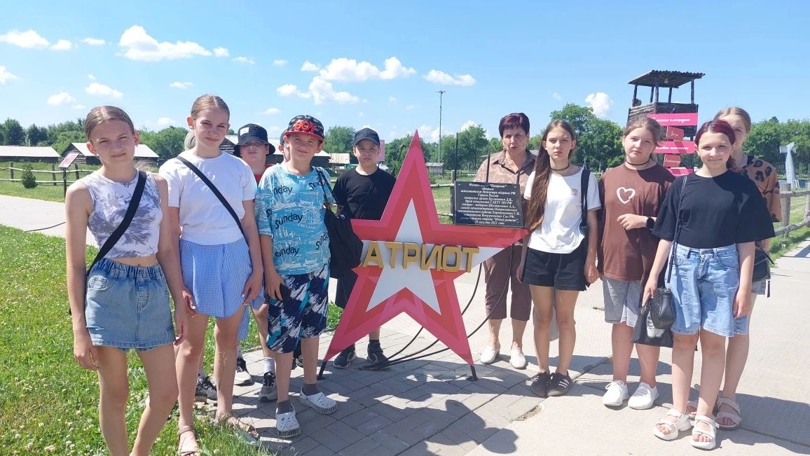 🇷🇺Экскурсия в парк "Патриот"🇷🇺
👫Сегодня,11 июня, 2 отряд пришкольного лагеря     " Колокольчик 