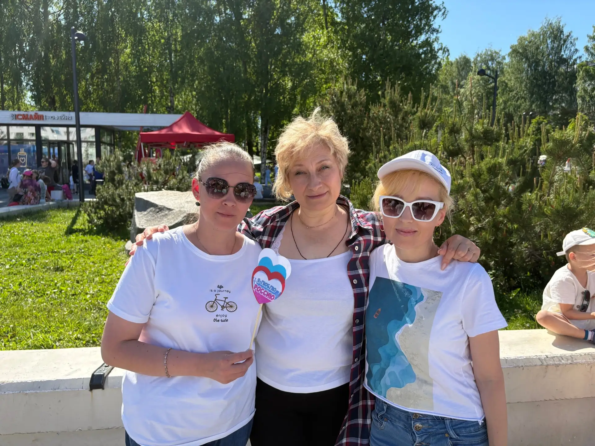 🎉 Наши педагоги — в деле на празднике города! 

🇷🇺 12 июня наши замечательные педагоги приняли уч