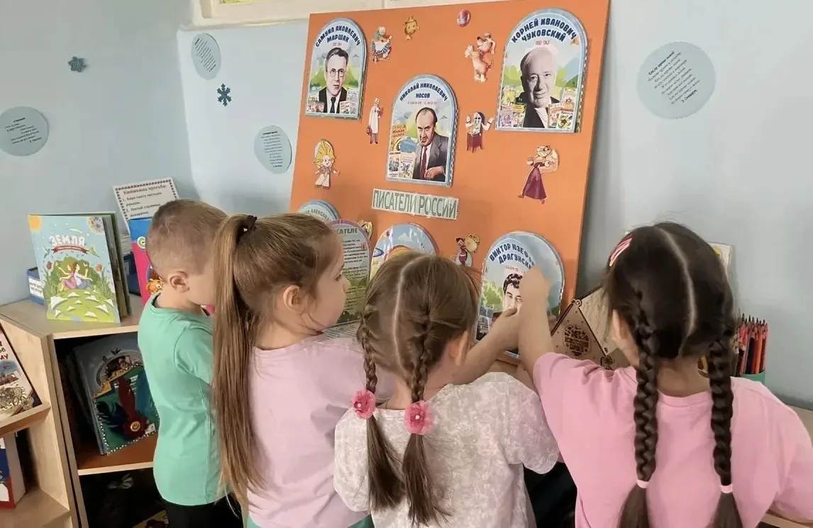 Сегодня наши маленькие «фиксики» отправились в увлекательное путешествие... в историю к...