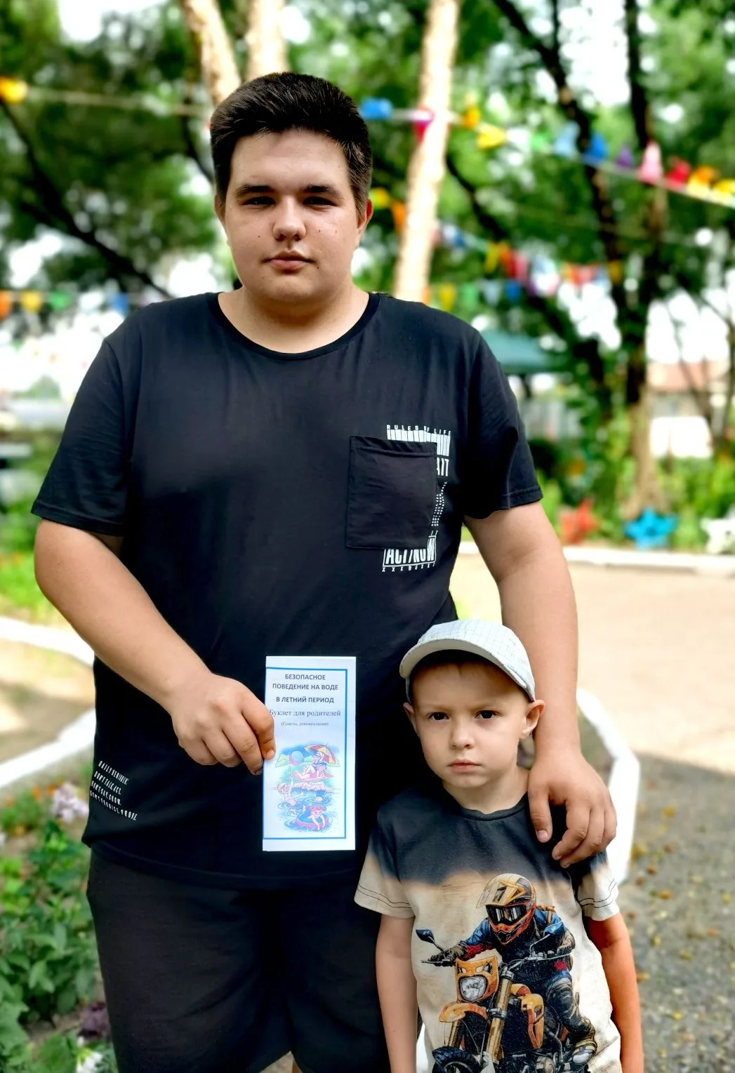 Продолжаем работу с родителями по профилактике выпадения детей из окон.
Никогда не оставляйте детей 