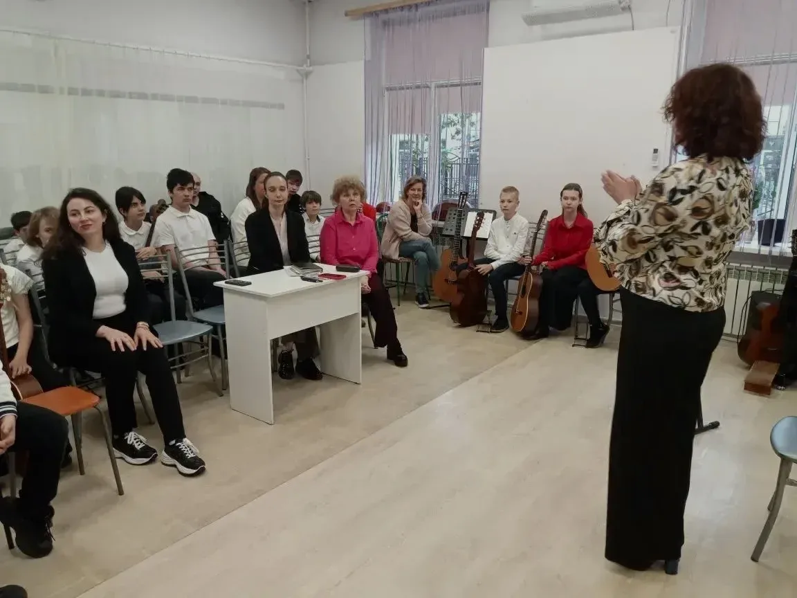 🎸🪕🪗 Фестиваль «В ритме танца!» - тепло, талант и зрительская любовь 🎶

В конце мая отдел народны