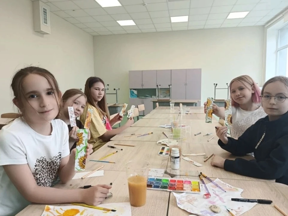 «Страна детства»: каникулы с пользой — чем заняты дети в пришкольном лагере

В нашем пришкольном лаг