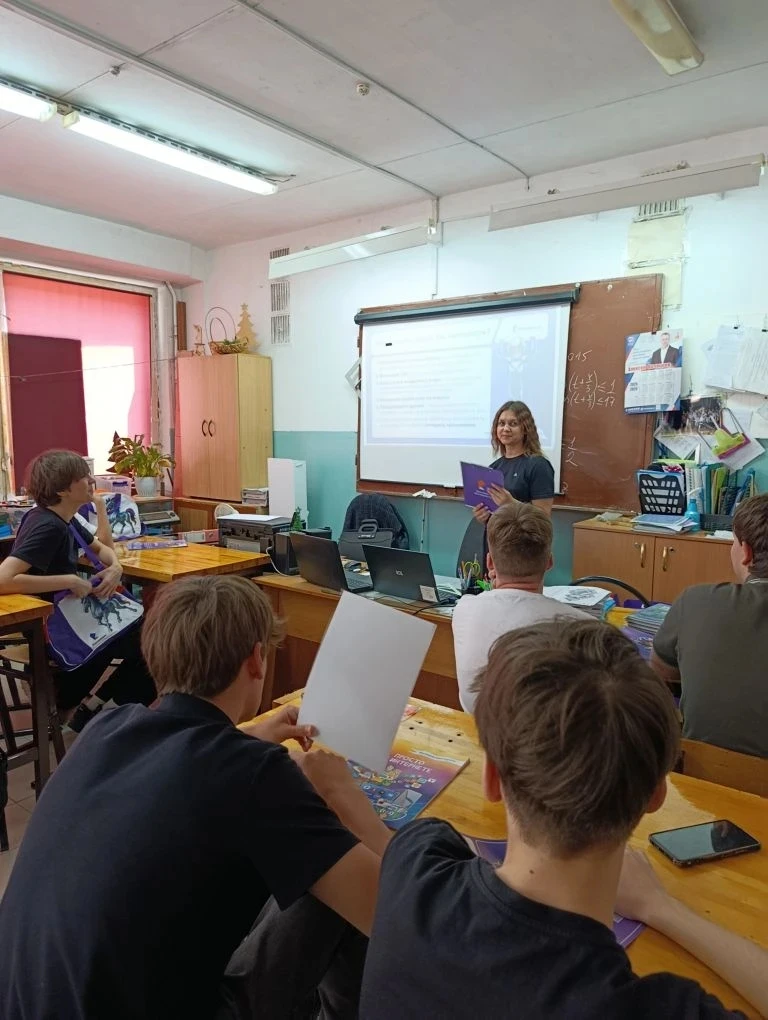 📌В течение учебного года проходили Уроки интернет безопасности с участием сотрудников Ростелекома.  
