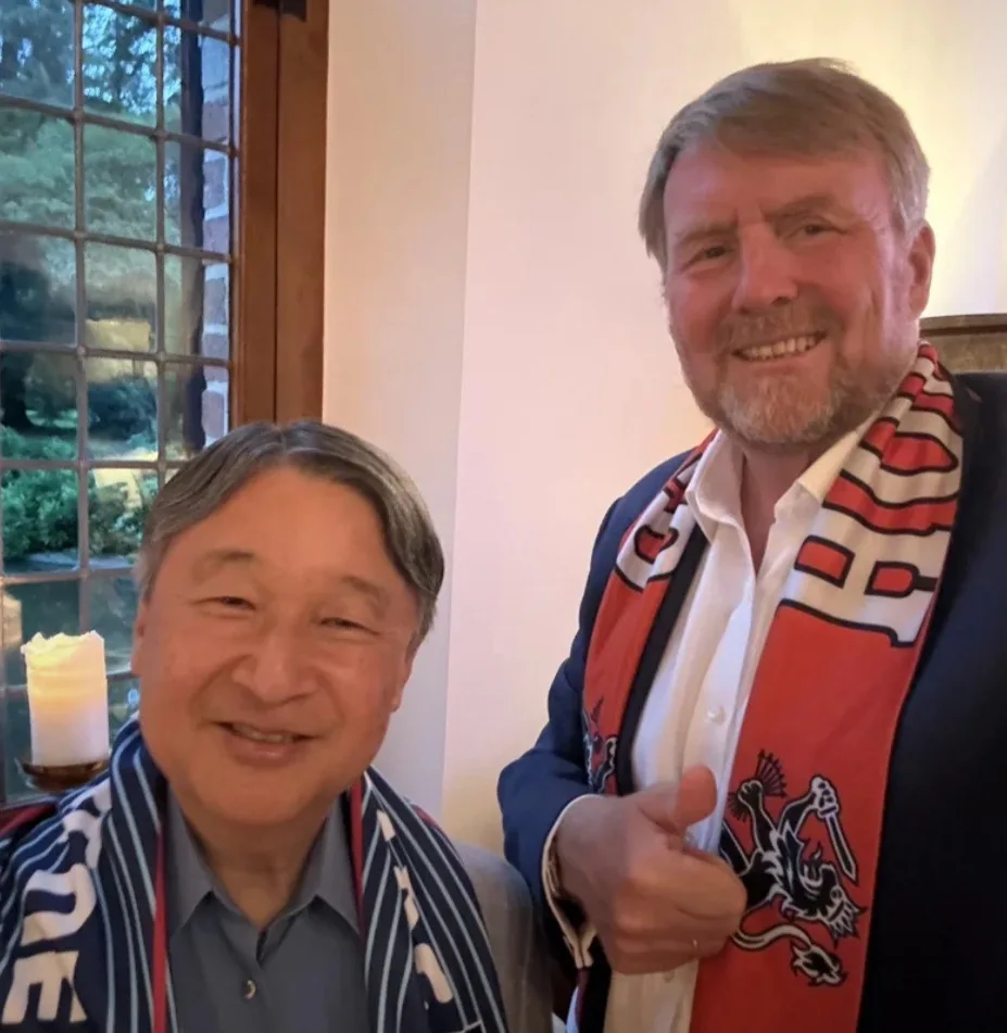 👑🇯🇵🇳🇱 Император Японии Нарухито и король Нидерландов Виллем-Александр вместе смотрят игру