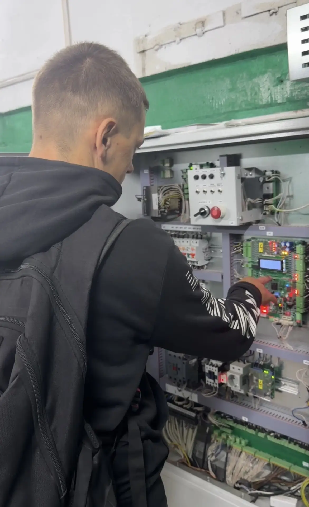 Запускаем новую рубрику #по_вашим_обращениям. Будем разбирать реальные ситуации с лифта...