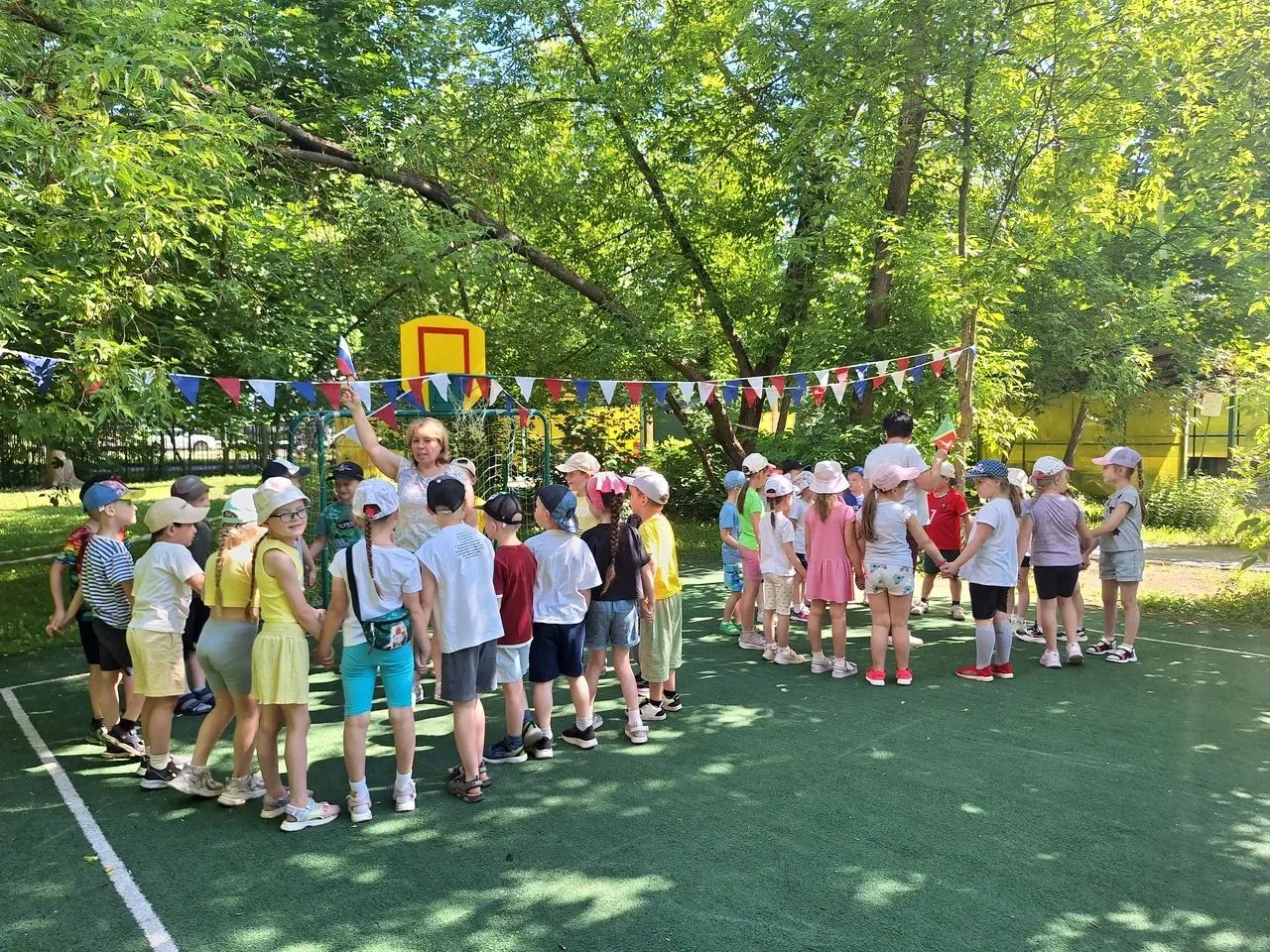 В корпусе 922а состоялось спортивное развлечение "Россия-Родина моя", посвященное дню России

🏋Дошк