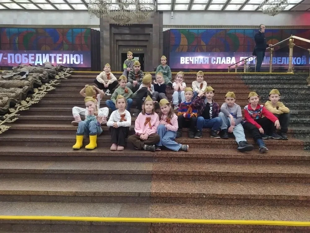 🏛 «Тревожный сигнал»: живая история для 1 «В» и 1 «М» классов. В преддверии Дня Победы обучающиеся 1