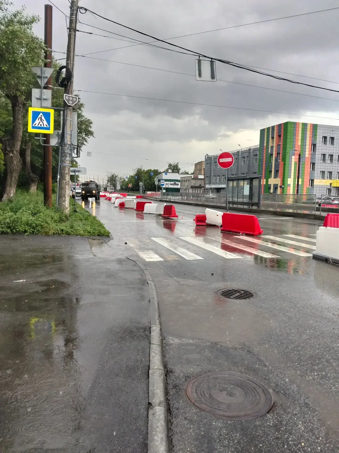 В мэрии отчитались, что бригады устранили потопы на Крылова, Валдайской, Бажова, Братьев Кашириных, 