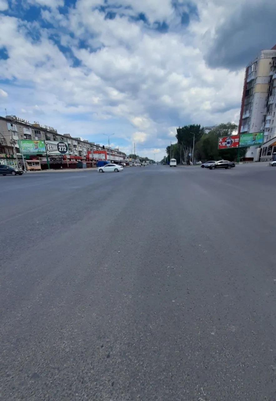 🚧 Новый асфальт уже радует жителей восточных кварталов Луганска

Дорога стала ровной и комфортной д