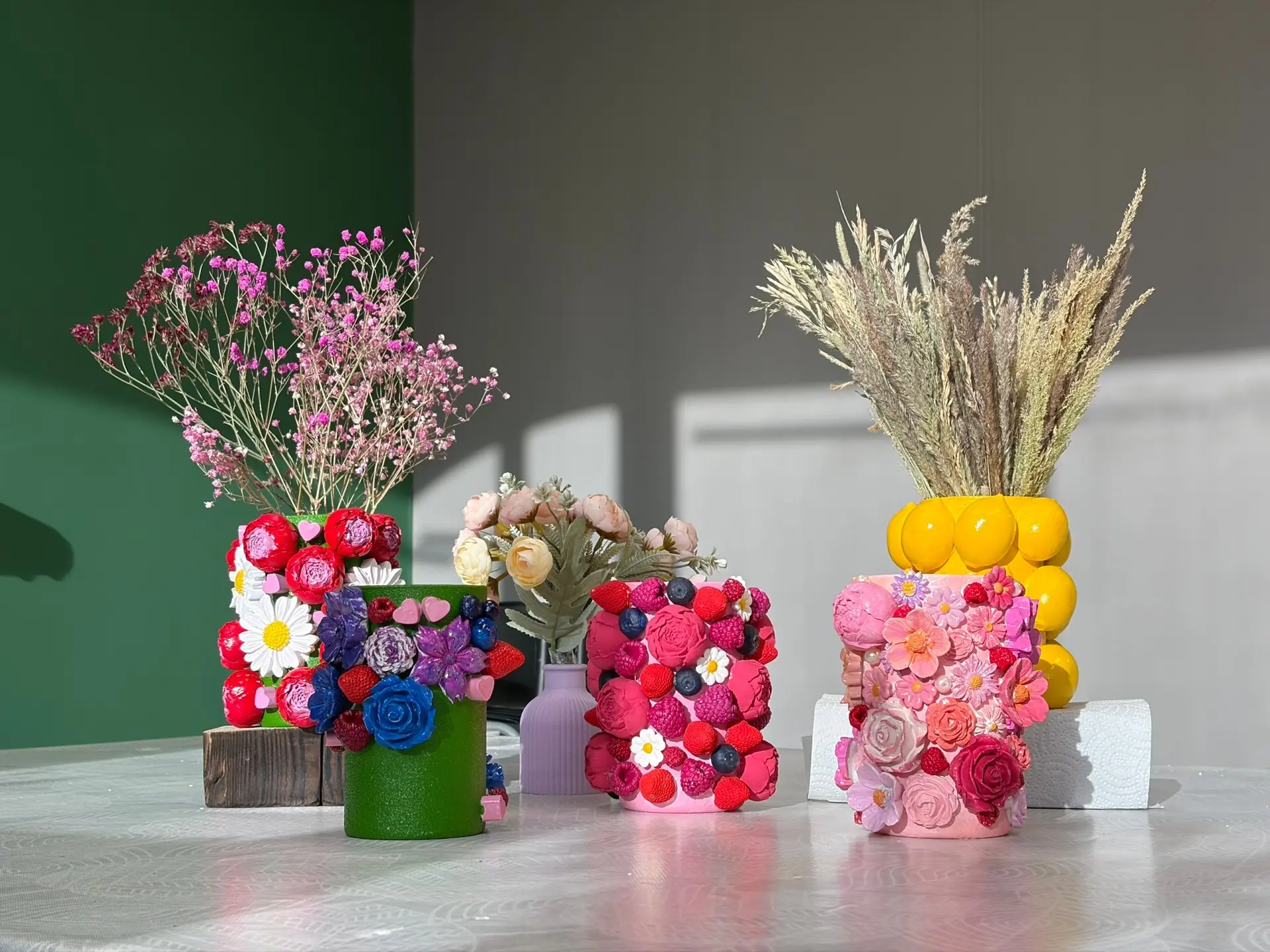 Покажем вам частичку мастер-класса🌸 Вазы получились абсолютно разными и прекрасными✨