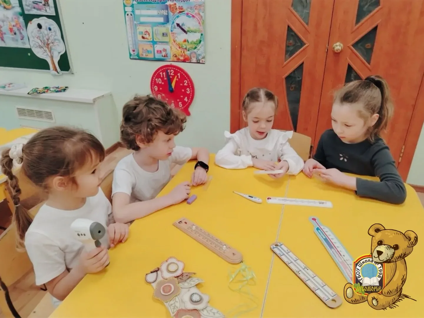 🌡️ #ДайджестДошколят | Маленькие метеорологи  В группе «Радуга» ребята познакомились с миром измерен