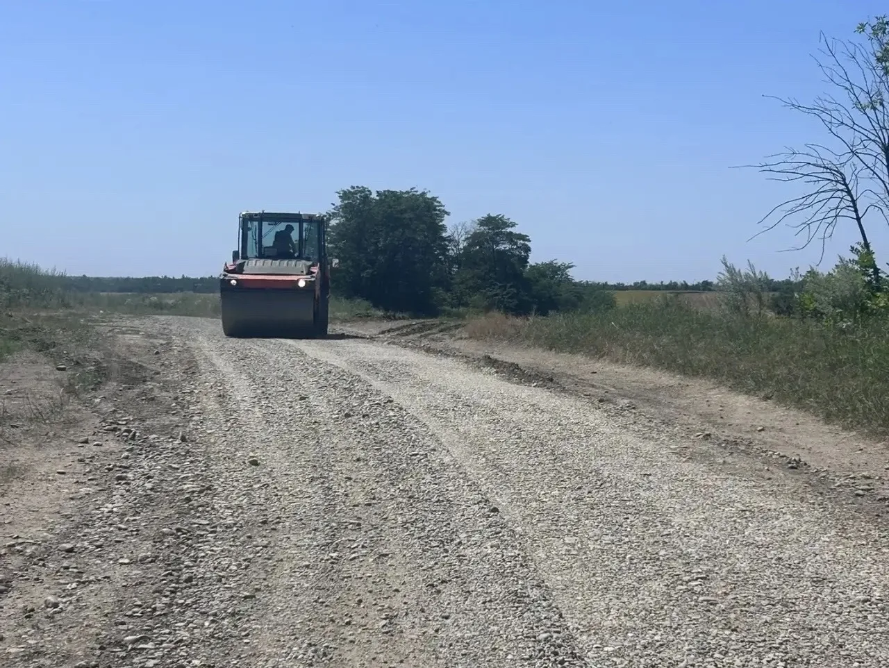 🛣️ В Выселковском поселении продолжается текущий ремонт в рамках содержания дорог местного значения
