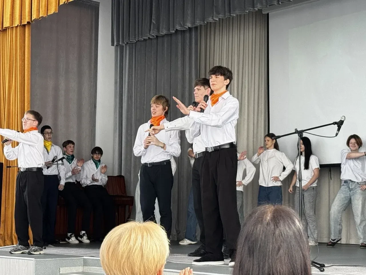 💐Сердечные поздравления с 8 Марта!  Сегодня в нашей школе царила по-настоящему весенняя, тёплая и пр