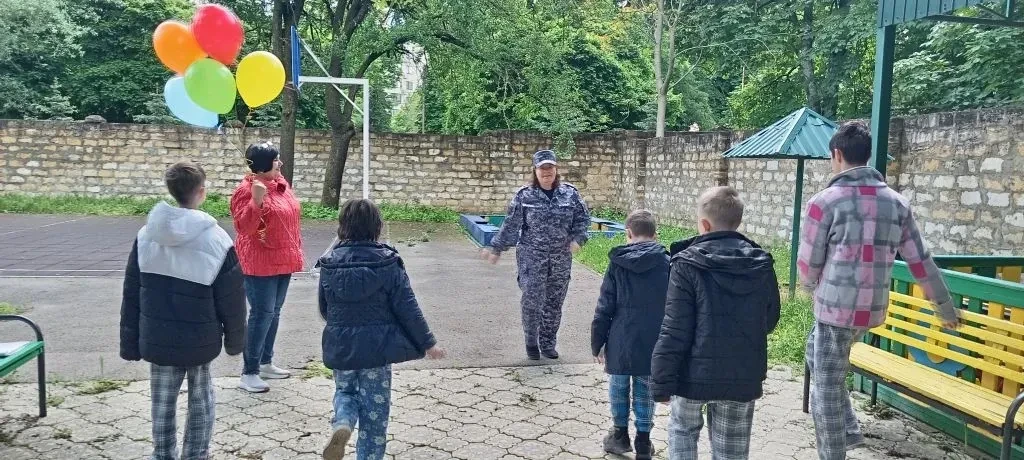 Когда в отделении праздник... 🎉❤️

Первые летние дни в 17-м детском отделении были наполнены особен