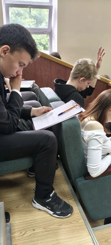 Обучающиеся агрокласса нашей школы из 10П 26 мая вместе с учителем биологии Грудцевой Е...