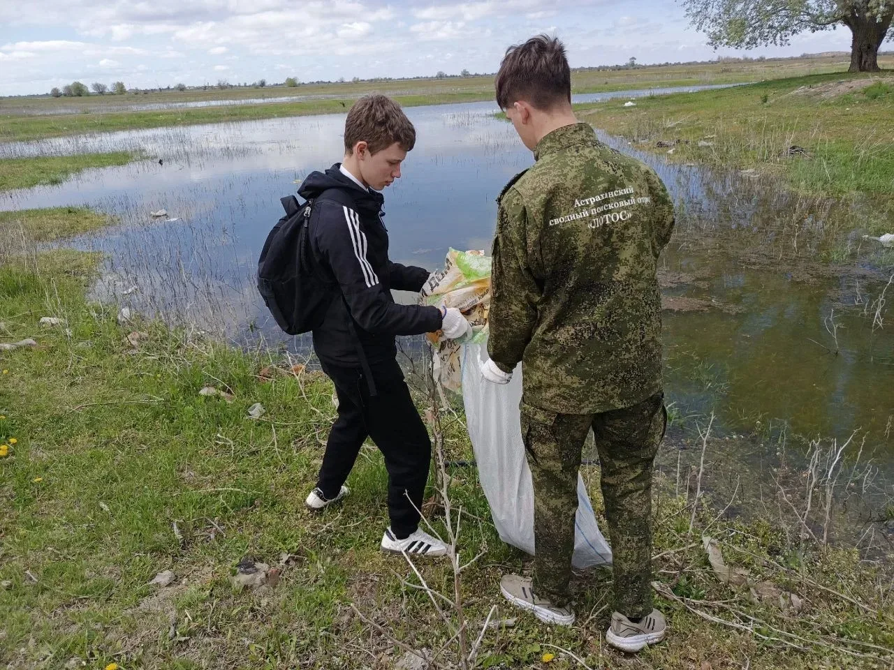 🍀Володарский район присоединился к Всероссийскому субботнику☀️   Во всех муниципалитетах специалисты